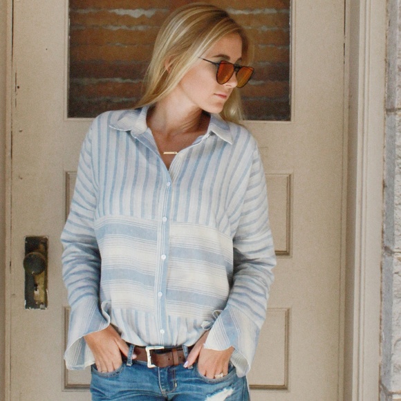 🤩HOST PICK🤩Striped Button Down Blue&Cream Top - Picture 2 of 4